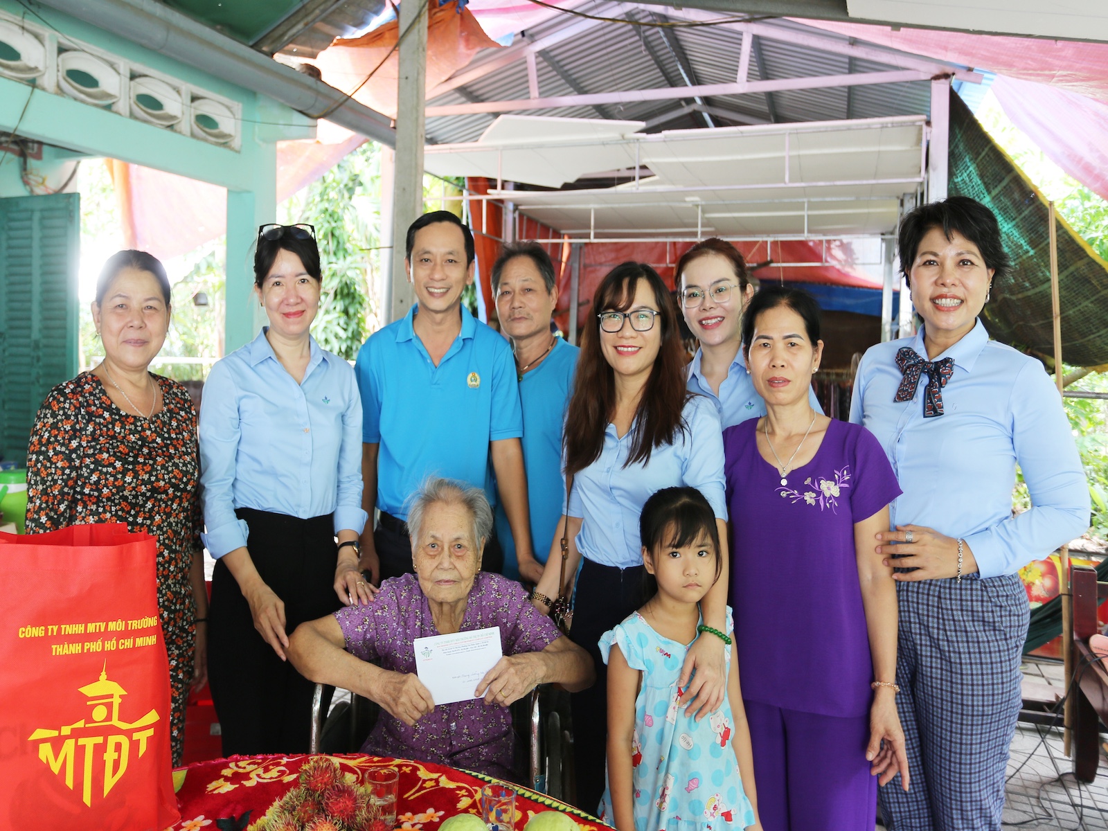 CÔNG ĐOÀN CÔNG TY THĂM HỎI, CHĂM LO MẸ VIỆT NAM ANH HÙNG LÊ THỊ PHIỀN