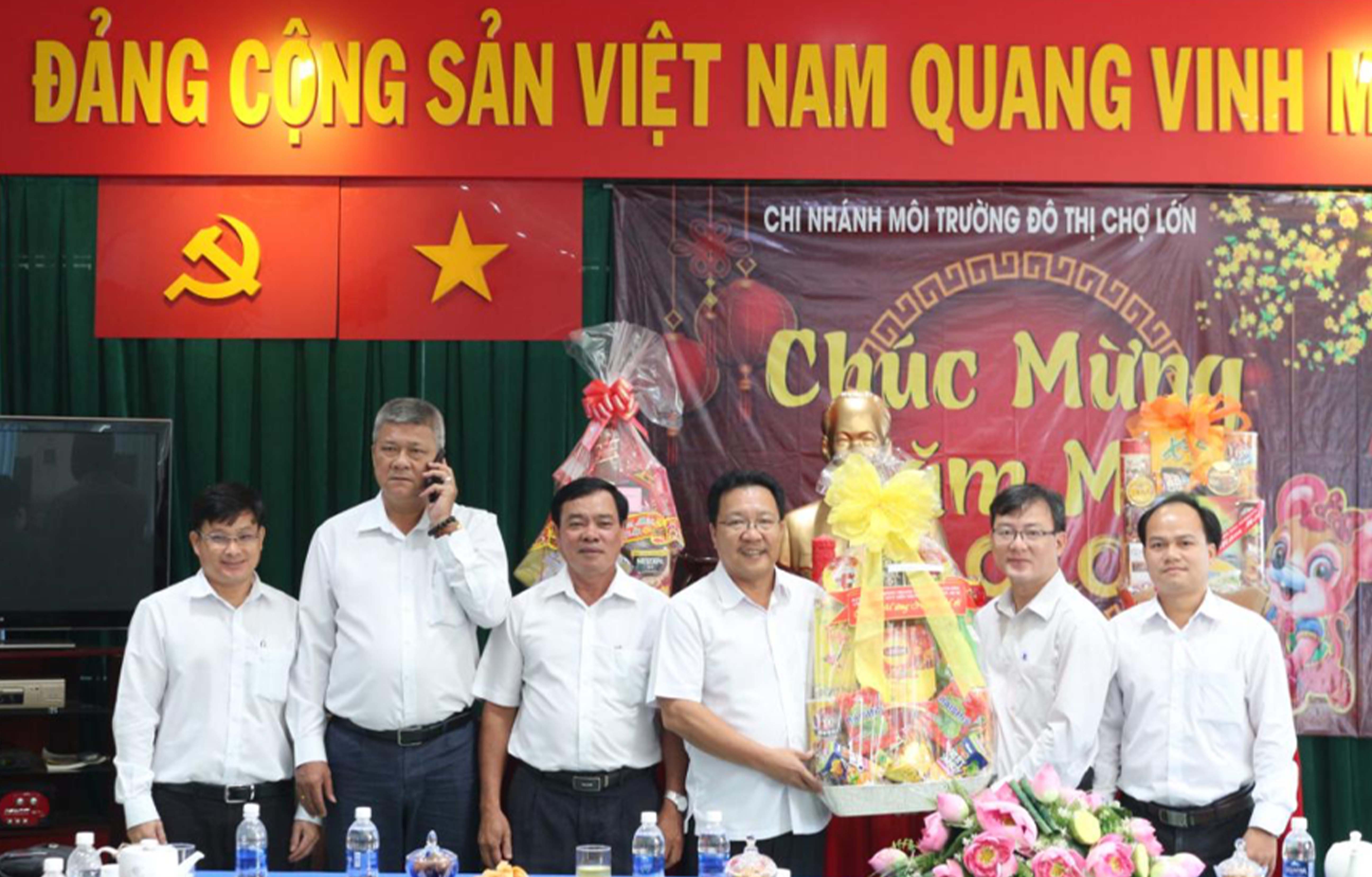 Công ty thăm và chúc Tết CN MTĐT Chợ Lớn