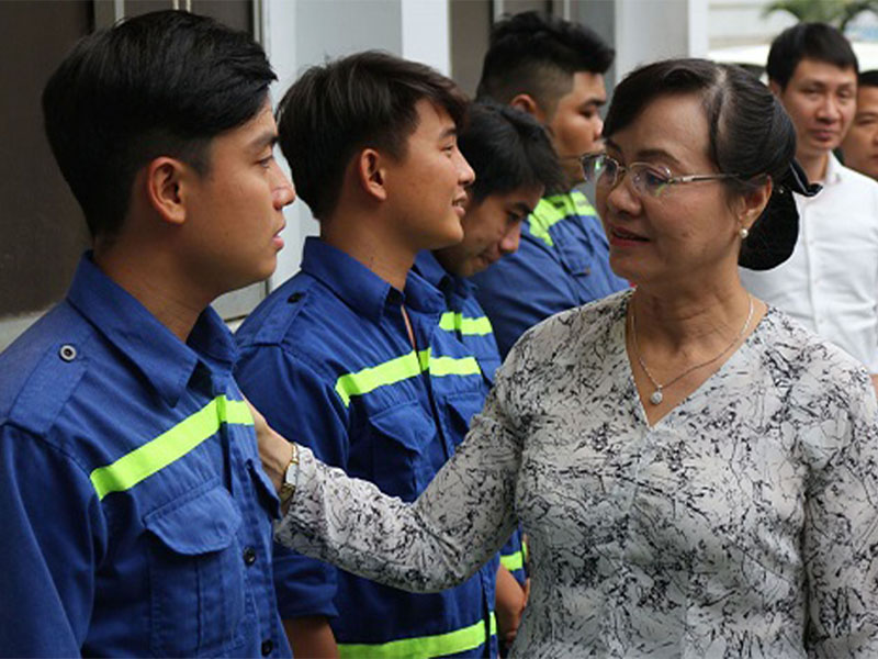 Đoàn lãnh đạo TPHCM thăm và chúc Tết Kỷ Hợi công nhân vệ sinh CN MTĐT Gia Định