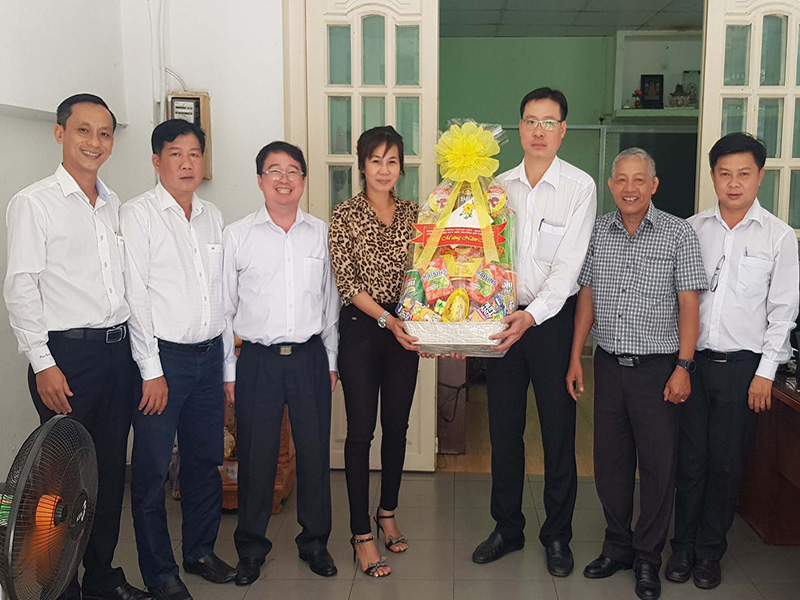 Công ty thăm và chúc Tết HTX Công nông-Đội VS Bình Tân-Đội VS Tân Phú